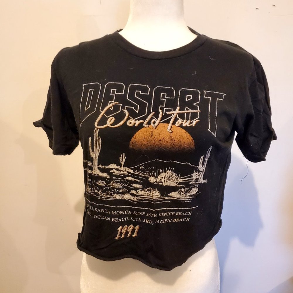 Social Culture Dessert World Tour Crop Top size Small